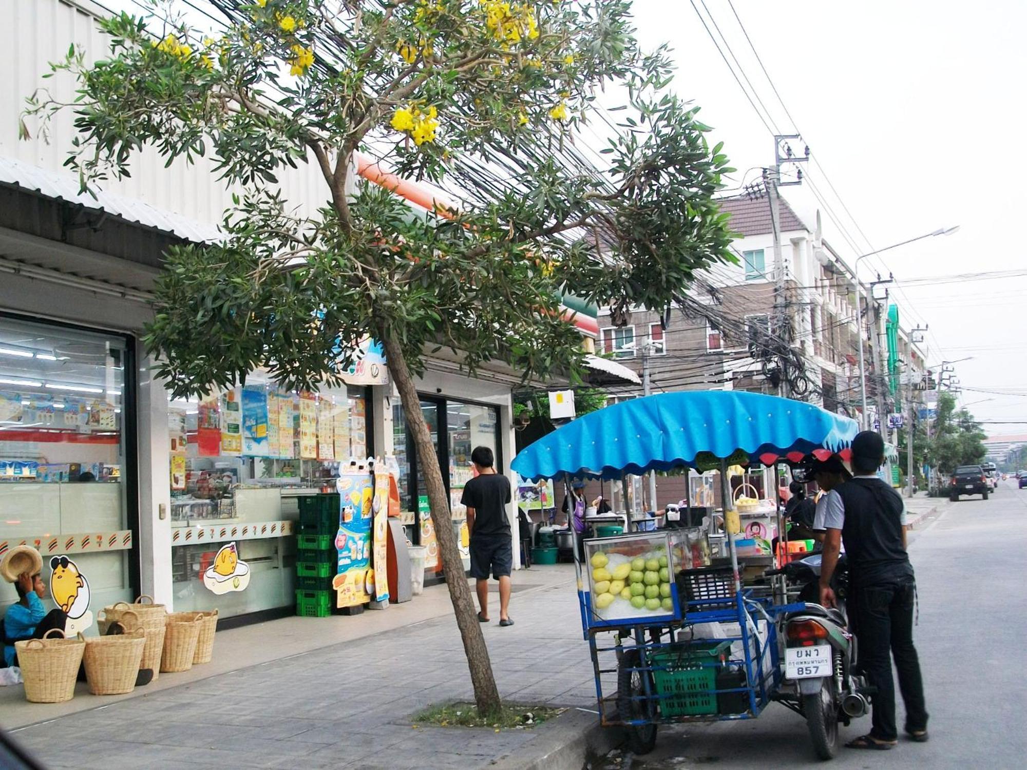 欢乐之家-卡色特那万民城市别墅 曼谷 外观 照片